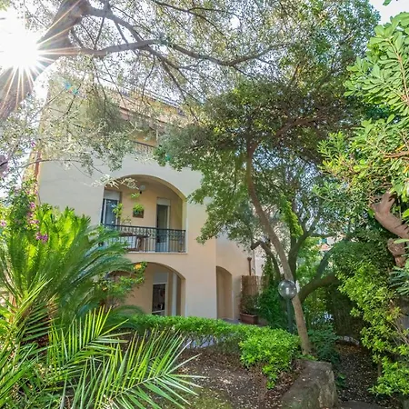Apartment House With Garden Baia Dei Saraceni Varigotti