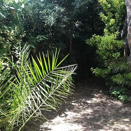 House With Garden Baia Dei Saraceni *