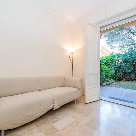 Apartment House With Garden Baia Dei Saraceni
