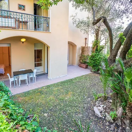 Apartment House With Garden Baia Dei Saraceni *
