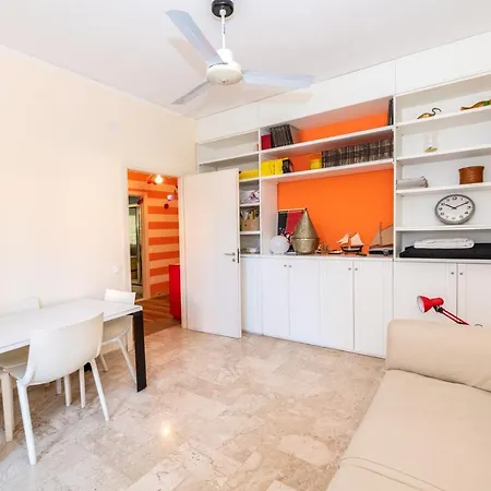 Apartment House With Garden Baia Dei Saraceni Varigotti